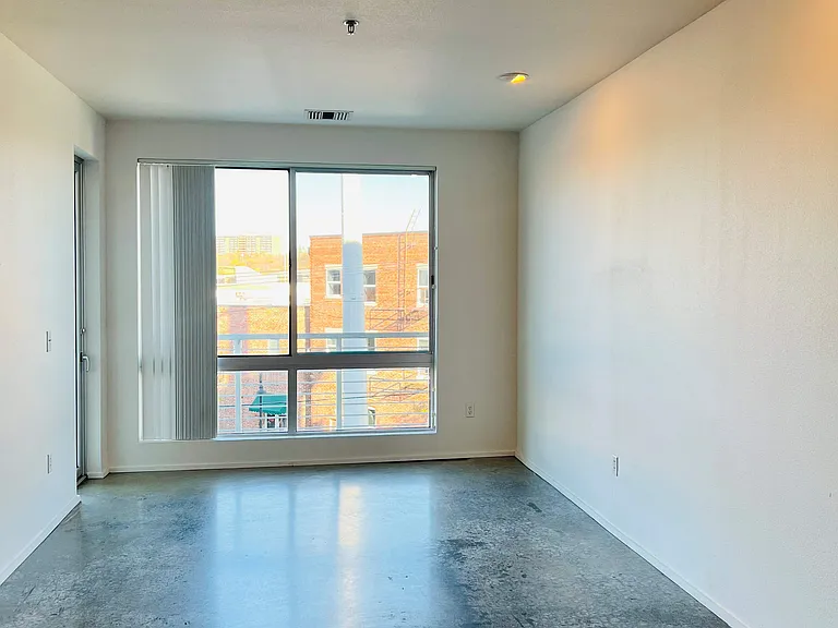 10 N Greenwood Ave — Photo 35