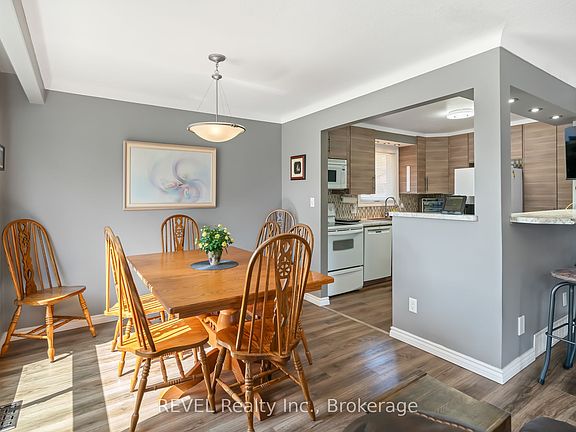 4th image of 9 Fitzroy Ln