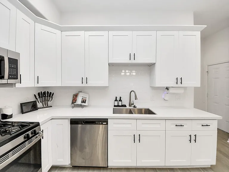 4613 Ireland St #B — Photo 9