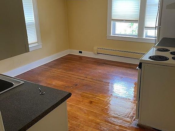 5th image of 55 Elm St