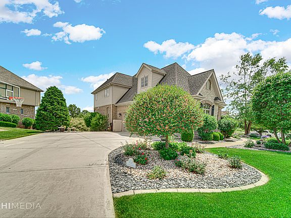 3rd image of 8931 Port Washington Dr