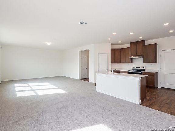 3rd image of 421 Briarfield Dr