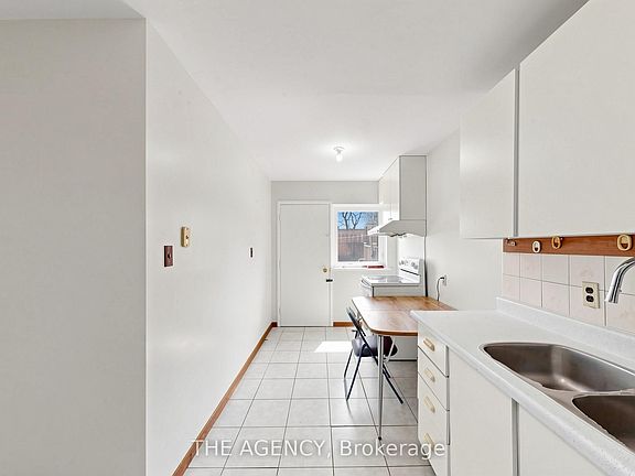 5th image of 1559 Albion Rd #33
