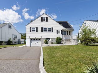 19 Jonquil Cir, Fords, NJ 08863