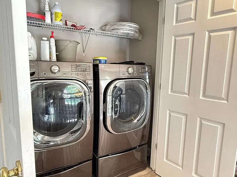 115 Sheldon Ct — Photo 12