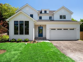 540 Locust Rd, Wilmette, IL 60091