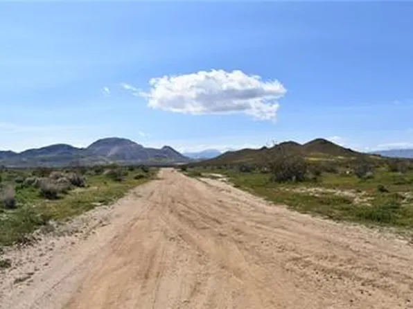 370 E Laguna Ave, Mojave, CA 93501