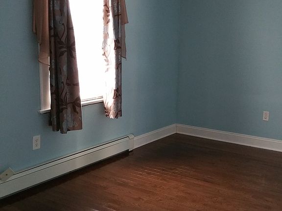 1st floor main bedroom