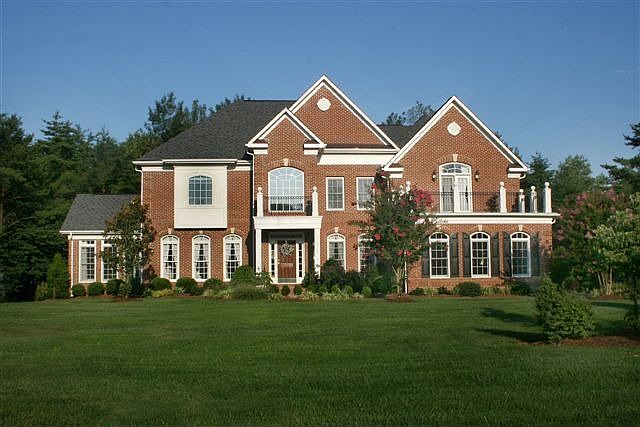 1st image of 828 Thomas Run Dr