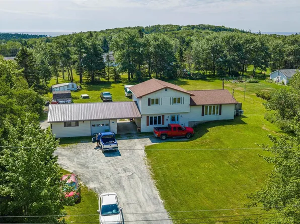 1 Laura Dr, Cow Bay, NS B3G 1K3