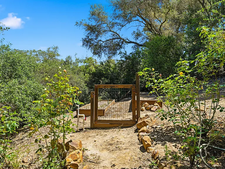 1585 Tecalote Dr — Photo 38