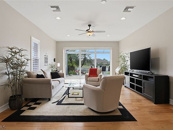 2nd image of 10537 Diamante Way
