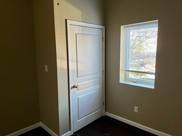 105 W Market St #2 — Photo 9
