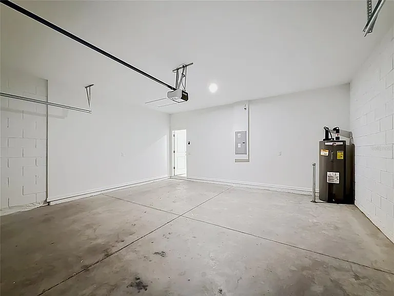 418 Quayside Ave — Photo 34