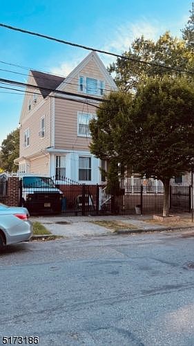 1st image of 418-420 4th Ave W