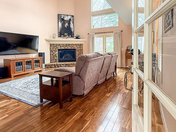 4th image of 406 Yonah Mountain Rd