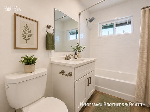 5th image of 3740 Westwood Blvd #7