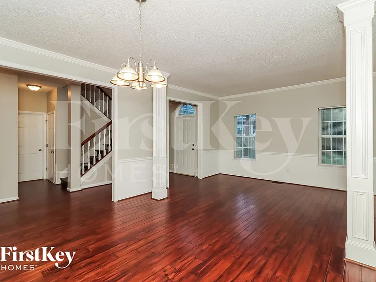 1310 Invermere Dr SE — Photo 8