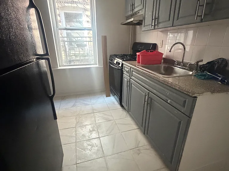 5107 Hudson Ave #2C — Photo 1
