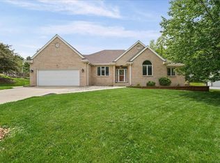 352 Tremont Ln, Valparaiso, IN 46385