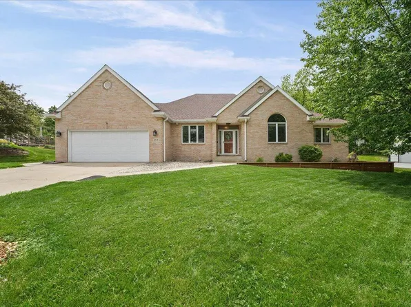 352 Tremont Ln, Valparaiso, IN 46385