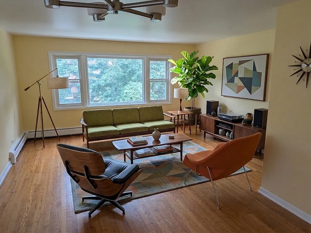 3 bed, 1.5 bath, $2,500 — Photo 2