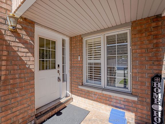 5th image of 32 Summerdale Cres