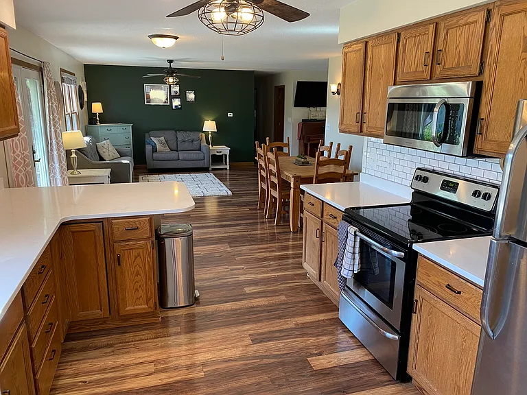 1108 E Pl — Photo 3
