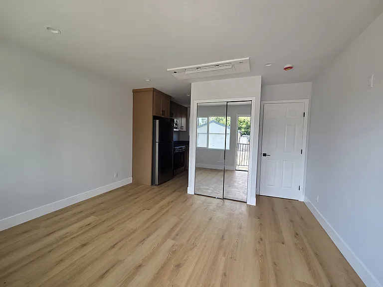 1500 S Glendale Ave #4 — Photo 1