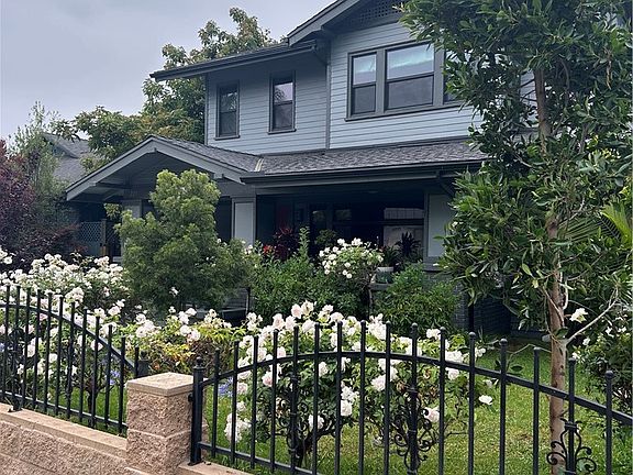 2nd image of 223 N Saint Andrews Pl