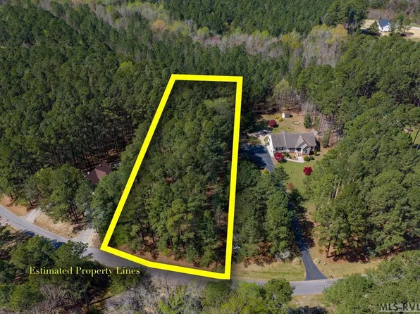 24 Country Club Dr, Gasburg, VA 23857