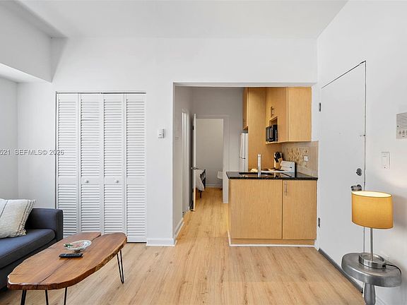4th image of 227 1st St APT 6