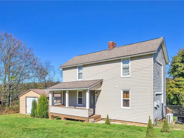 418 4th St, Leechburg, PA 15656