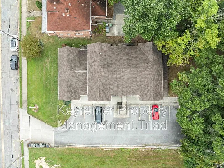 211 McIver St #A — Photo 34