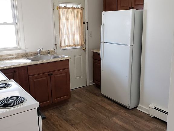 3rd image of 1700 Heck Ave APT B