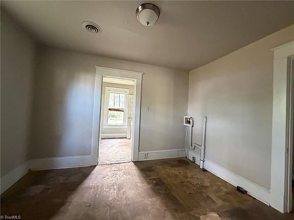 5th image of 614 Logan St