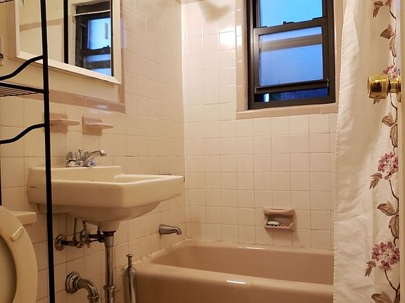 4th image of 16304 Crocheron Ave APT 2B