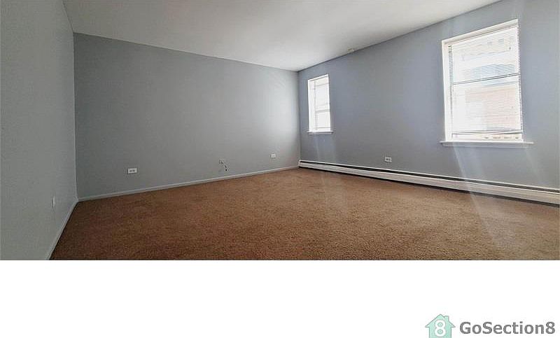 1st image of 4437 S Greenwood Ave #211