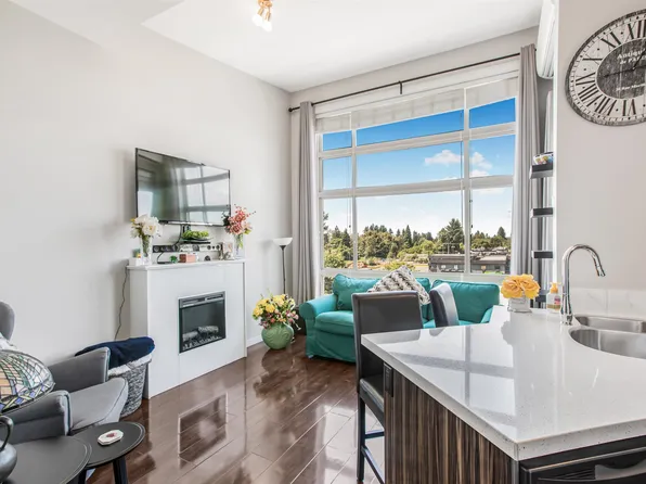 22318 Lougheed Hwy #604, Maple Ridge, BC V2X 2T4