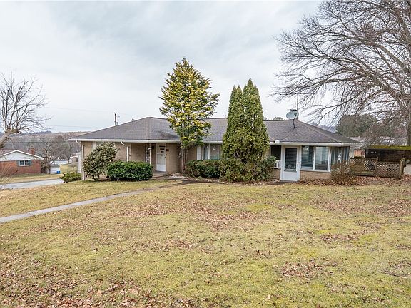 2nd image of 616 Boxwood Dr