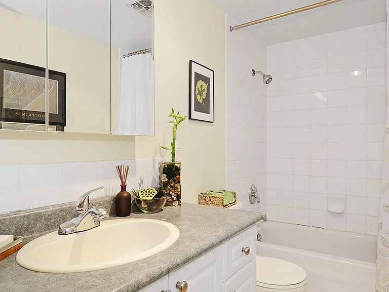1370 Clyde Ave #305 — Photo 4