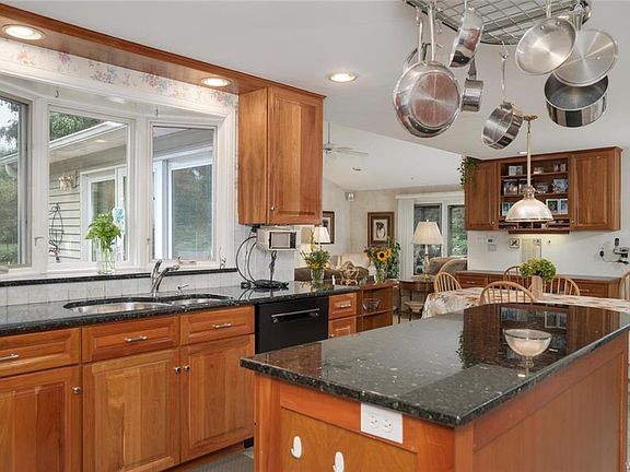 4th image of 263 Stonehenge Dr