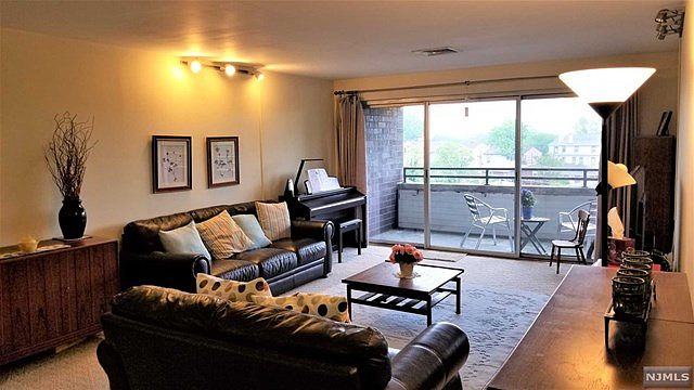 1st image of 364 Palisade Ave APT 3D