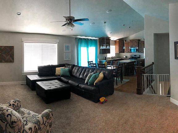 Living Room/Kitchen