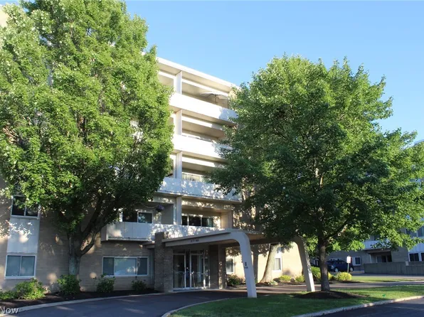 2109 Wooster Rd #48, Rocky River, OH 44116