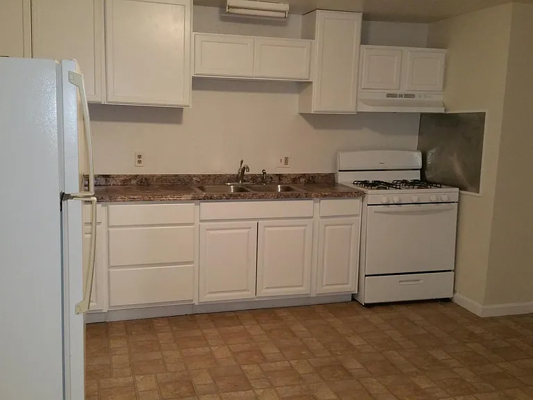 375 Elm St #3R — Photo 10