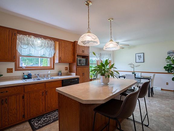 5th image of 1139 S 120th STREET