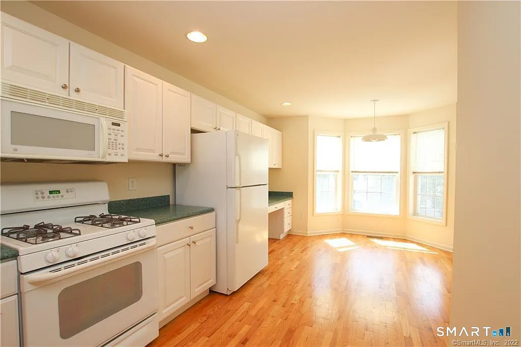 2 bed, 2.5 bath, 1665 sqft, $3,100 — Photo 3