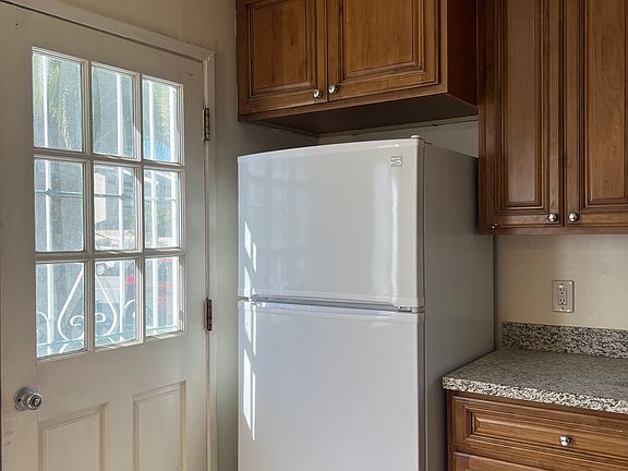 2nd image of 1050 Clyde Ave APT 1