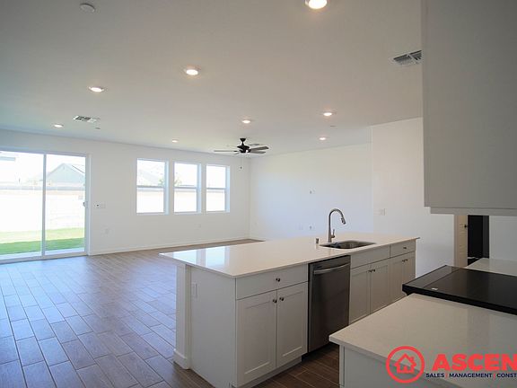 3rd image of 3316 Laurel Hill Ln